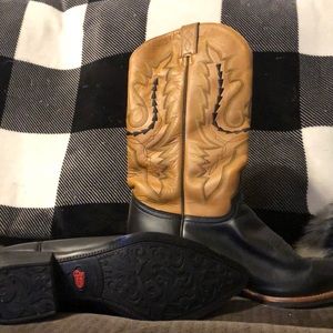 8 1/2 nude and black cow girl boots